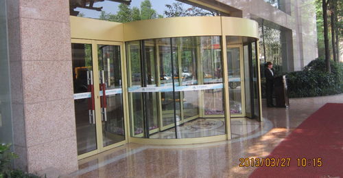 樂山豪華旋轉門與圣達自動門 現(xiàn)代建筑入口的優(yōu)選